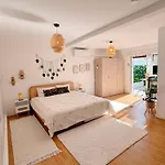 The Luzia House - Sunny 4br With Gardens, Terraces, Ac, On-site Parking *